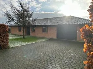 Dejlig flot villa - Avlum