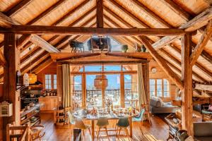 Chalets Slow Chalet de l-Ourse - Charming old chalet stunning view sauna pets ok : photos des chambres