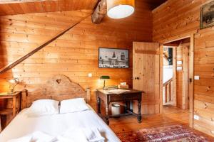 Chalets Slow Chalet de l-Ourse - Charming old chalet stunning view sauna pets ok : photos des chambres