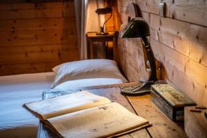 Chalets Slow Chalet de l-Ourse - Charming old chalet stunning view sauna pets ok : photos des chambres