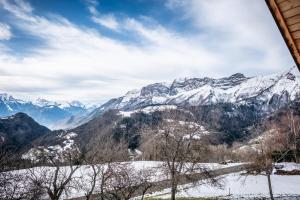 Chalets Slow Chalet de l-Ourse - Charming old chalet stunning view sauna pets ok : photos des chambres