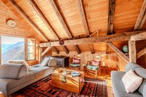 Chalets Slow Chalet de l-Ourse - Charming old chalet stunning view sauna pets ok : photos des chambres