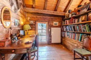 Chalets Slow Chalet de l-Ourse - Charming old chalet stunning view sauna pets ok : photos des chambres