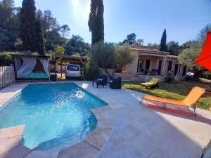 Provencal villa with pool, 1500m2 grounds - Les Aiguiers