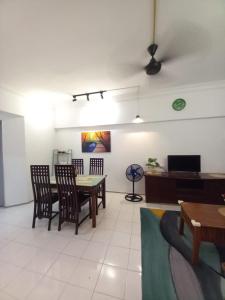 Inap Desa Chempaka, Golden Straits Villa
