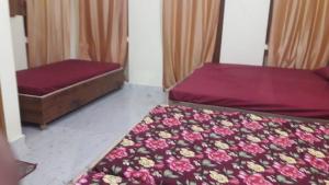 Yatharth Geeta Home Stay