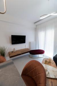 Minimal Trikala Escape