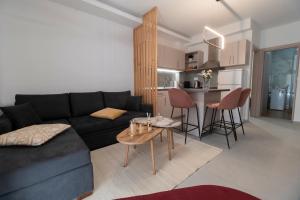 Minimal Trikala Escape