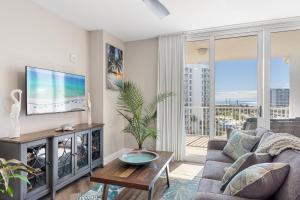 5 Star Resort 7th FL Sunrise Poolview Private Balconies Beach Gear Shuttle