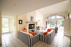 Villa 145 m near ocean with pool and garden