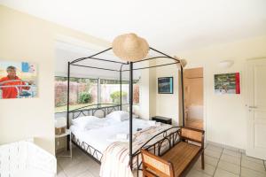 Villa 145 m near ocean with pool and garden