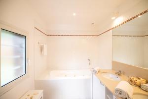 Maisons de vacances Villa 145 m near ocean with pool and garden : photos des chambres