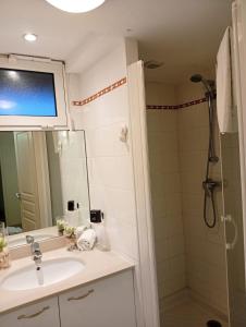 Maisons de vacances Villa 145 m near ocean with pool and garden : photos des chambres