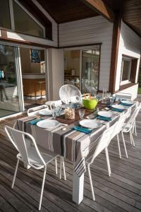 Maisons de vacances Villa 145 m near ocean with pool and garden : photos des chambres