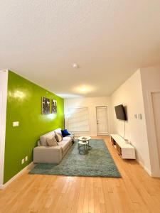 2bedroom luxury Condo