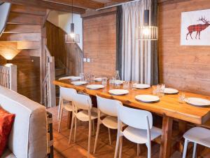 Chalet triplex à Val Thorens - 10 pers, cheminée, à 50m des pistes - FR-1-637-83