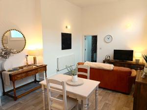 Whitchurch High Street Hideaway