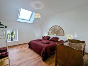 Maisons de vacances Grand Gite en Berry avec Jardin, Jeux et Parking - FR-1-591-714 : photos des chambres