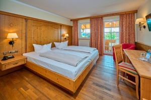 Double Room with Balcony room in Hotel Happinger Hof