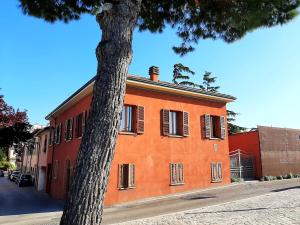 "Canal View", appartamento ampio e luminoso, con splendida vista sul canale e sul ponte romano, free parking, AC, WIFI
