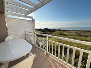 Appartement 2 chambres avec piscines chauffées et parking aux Sables-dOlonne - FR-1-197-615