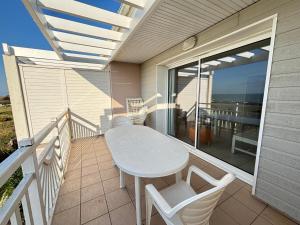 Appartement 2 chambres avec piscines chauffées et parking aux Sables-dOlonne - FR-1-197-615