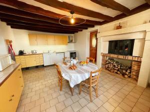 Maisons de vacances Gite viticole tout inclus, jardin 3000m², velos offerts, proche Saumur-Chinon-Langeais - FR-1-381-606 : photos des chambres