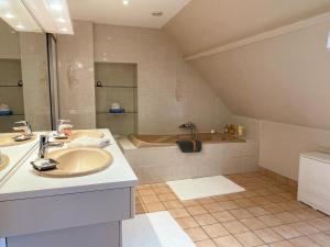 Maisons de vacances Gite viticole tout inclus, jardin 3000m², velos offerts, proche Saumur-Chinon-Langeais - FR-1-381-606 : photos des chambres