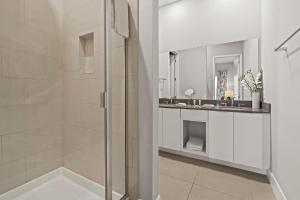 5Bd 4 and a half Ba 2 Story apt 49-215
