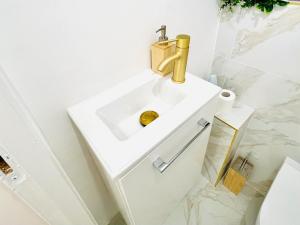 8 min from Paris, lEntre-Vert, park side