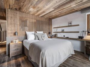 Chalets Chalet spacieux avec bain nordique, hammam et vue proche des pistes - FR-1-570-66 : photos des chambres