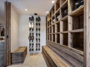 Chalets Chalet spacieux avec bain nordique, hammam et vue proche des pistes - FR-1-570-66 : photos des chambres