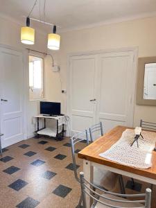 Un ambiente y medio, con muy linda ubicación, hasta 4 personas