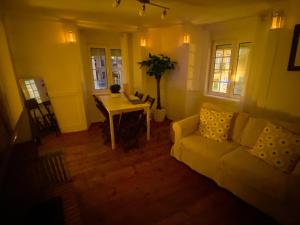 Charming Bairro Alto 2-Bedroom Escape