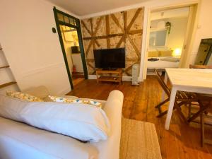 Charming Bairro Alto 2-Bedroom Escape