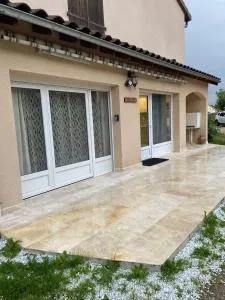 Appartement rénové à Lapte avec terrasse 40 m² - Lapte