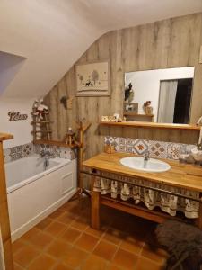 Villas Spacieuse villa avec piscine privee a Beganne : photos des chambres