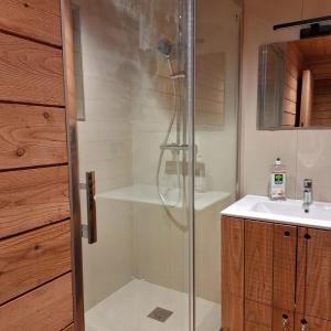 Chalets Chalet charmant a Cons-la-Grandville 50 m² avec jardin : photos des chambres