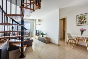 CASA DOBLE - penthouse, pool, priv parking, fibre net, spacious terrace