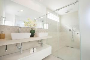 Strandnahe Design Villa mit Pool 2 Schlafzimmer 180 qm