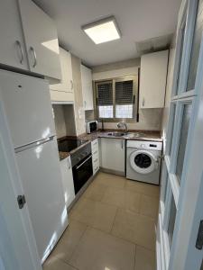 Precioso y luminoso apartamento junto al mar y playa en Garrucha 2A