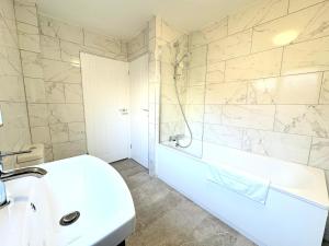 New Southampton Central House - Parking, 6 Beds, Sleeps 9 - City Centre l Cruise Terminal l Great for Contractors, Friends & Families