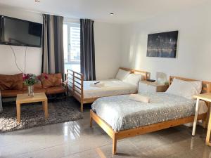 AR7 Sunset Luxurious Apartment in London Zone-1 Including one Family twin Room with its Own Stunning Private Terrace