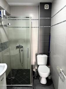 Lovely modern 1-bedroom with balcony