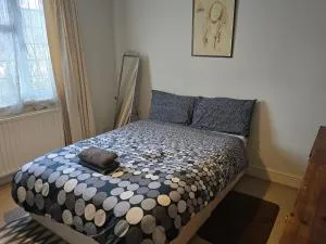 Antonio's large double bedroom - Thornton Heath