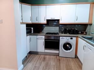 City centre B Apartment, parking, sleeps 6