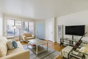 3 Bedroom House, Walkable to BART, Free Parking, Views - Oceanview