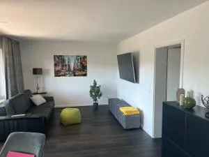 Luxuriöse Ferienwohnung EG - Adenbach
