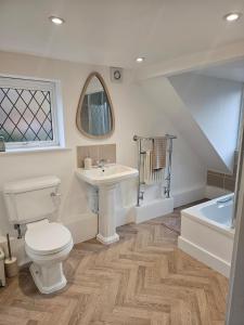 Beautiful historic cottage pets welcome