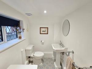 Beautiful historic cottage pets welcome